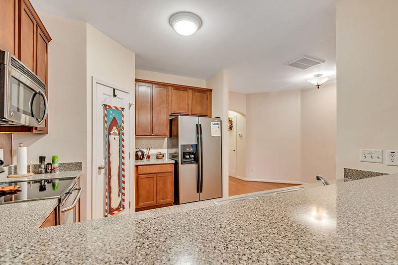 107 Lamplighter Ln, Summerville, SC 29486