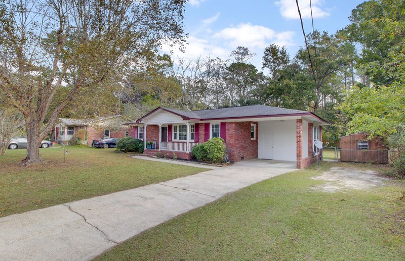 102 Woodlawn Cir, Summerville, SC 29485