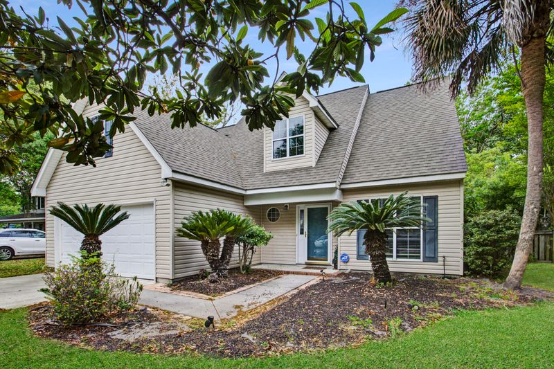 1240 Center Lake Dr, Mount Pleasant, SC 29464