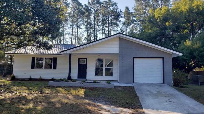 207 Mountain Pine Rd, Moncks Corner, SC 29461