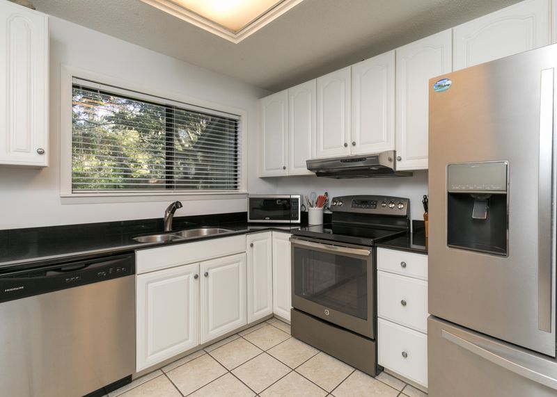 326 Pelican Pl, Mount Pleasant, SC 29464