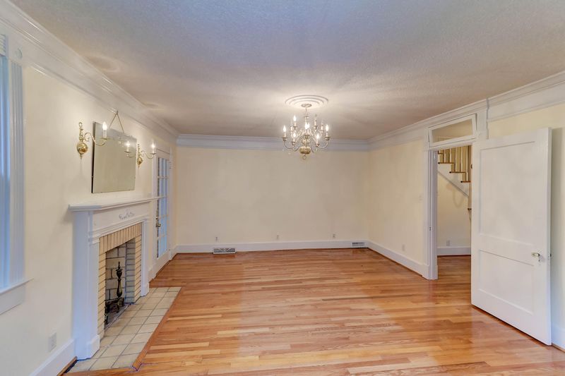 602 W 5th North St, Summerville, SC 29483