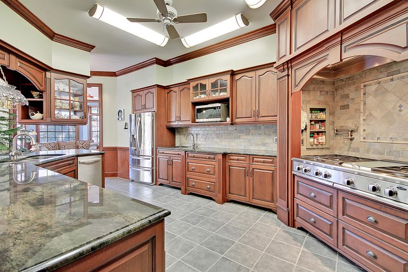240 Glen Forest Ct, Summerville, SC 29485