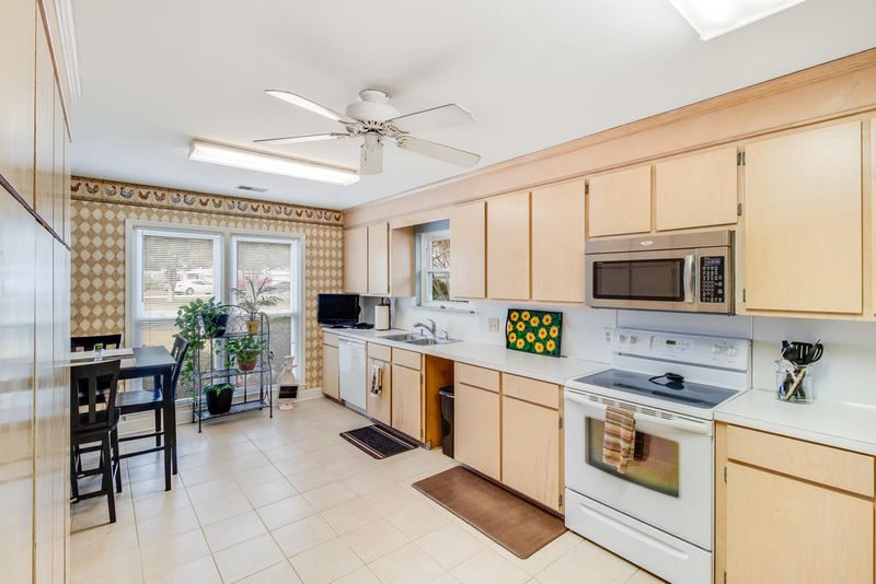 1700 Fairway Place Ln, Mount Pleasant, SC 29464