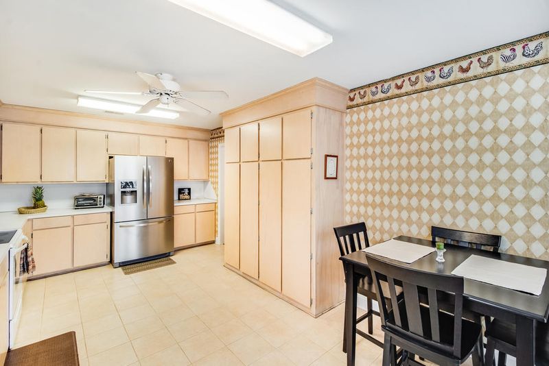 1700 Fairway Place Ln, Mount Pleasant, SC 29464