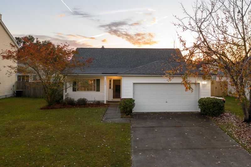 7842 Long Shadow Ln, North Charleston, SC 29406