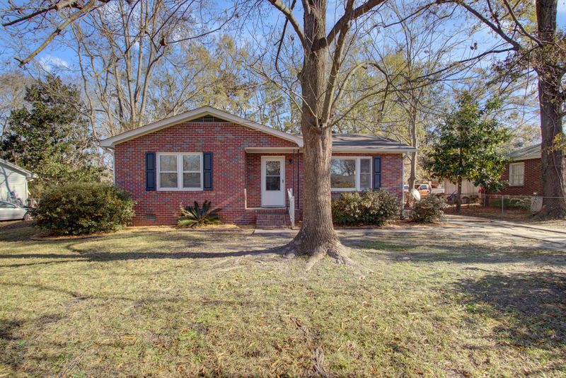 6946 S Kenwood Dr, North Charleston, SC 29406