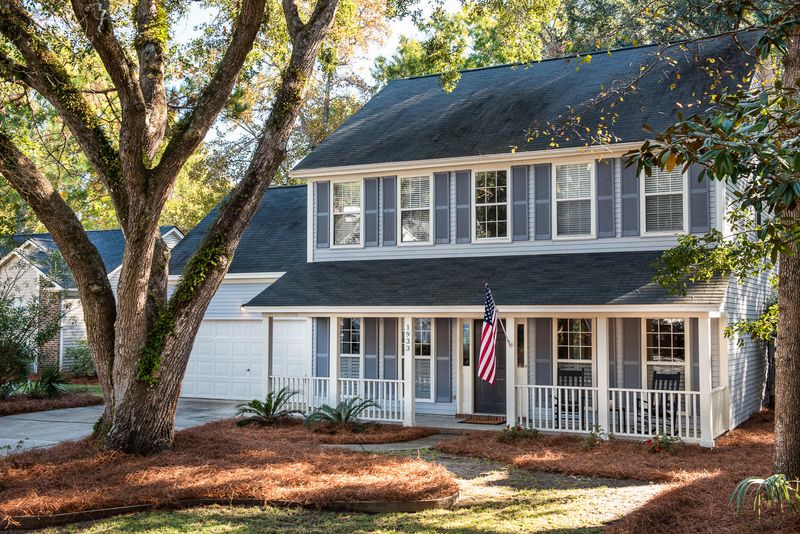 1933 Oak Tree Ln, Mount Pleasant, SC 29464