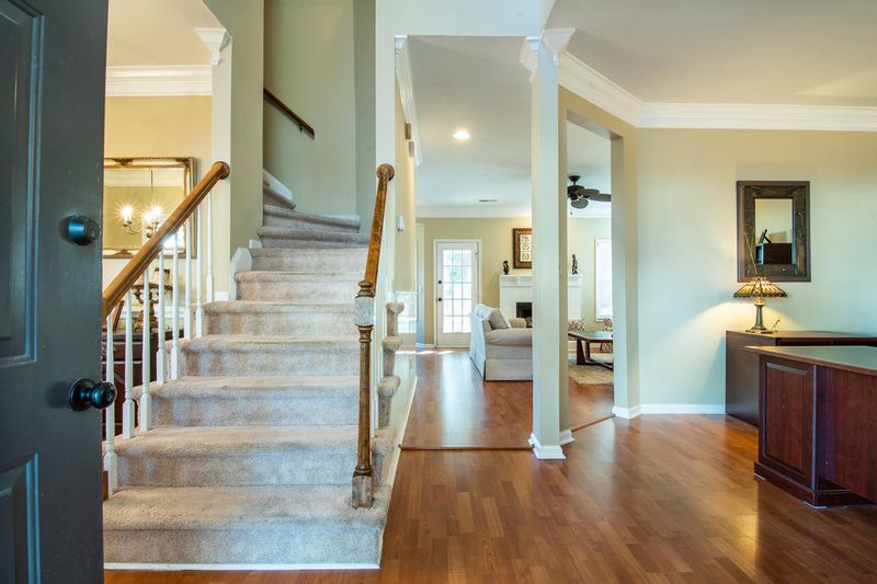 1933 Oak Tree Ln, Mount Pleasant, SC 29464