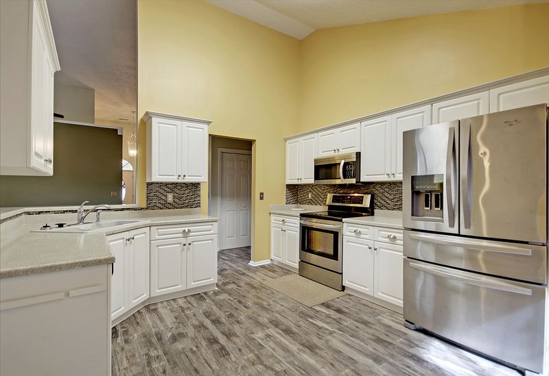 301 Essex Dr, Summerville, SC 29485