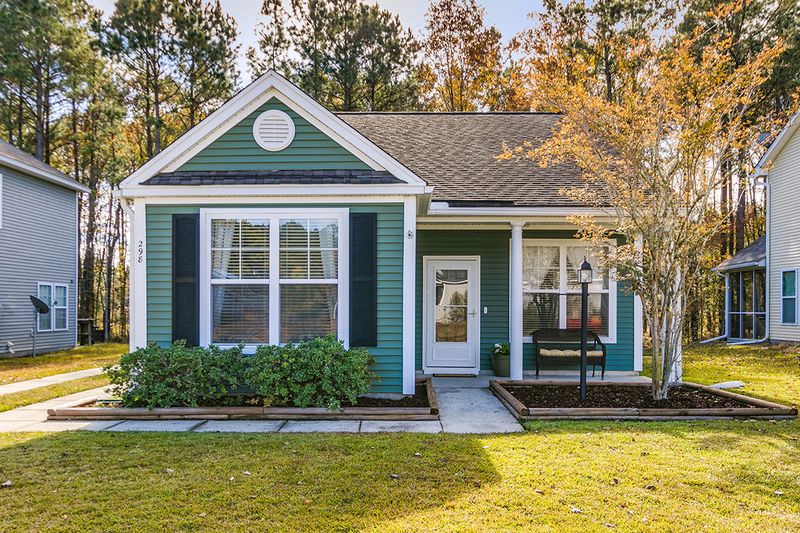 298 Killarney Trl, Moncks Corner, SC 29461