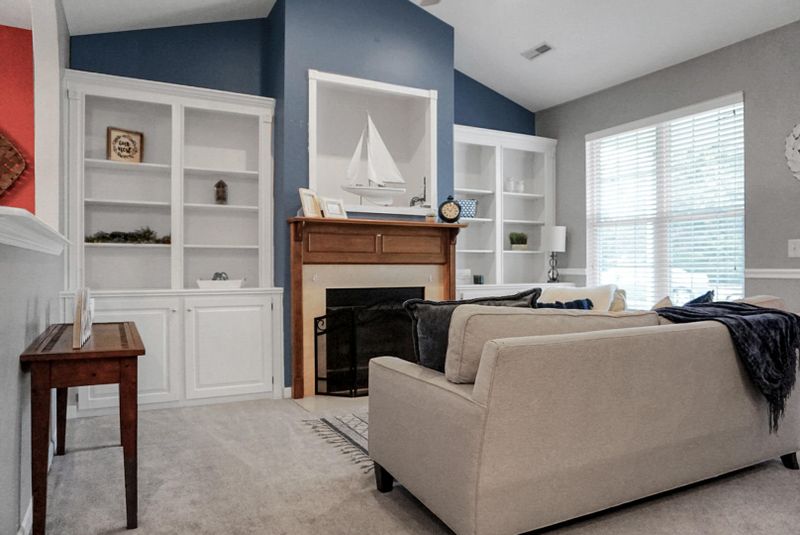 102 Journeys End Ln, Moncks Corner, SC 29461
