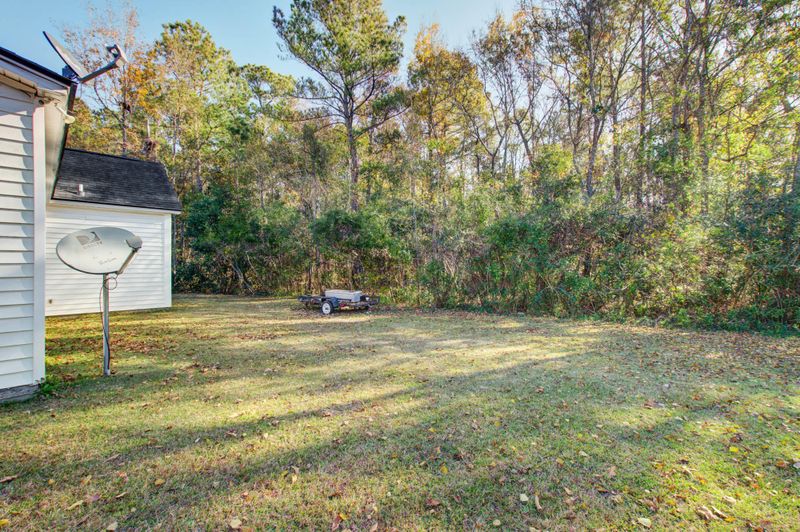 102 Journeys End Ln, Moncks Corner, SC 29461