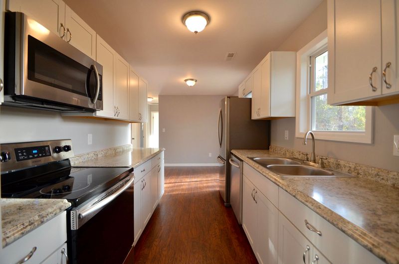 321 Brinson Ln, Bonneau, SC 29431