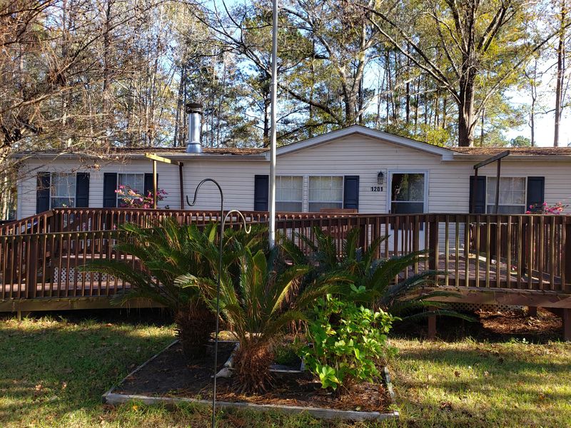 1201 Azalea Dr, Summerville, SC 29483
