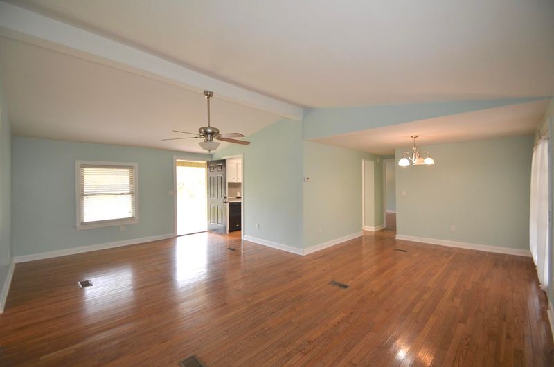 250 Murrays Ferry Rd, Bonneau, SC 29431