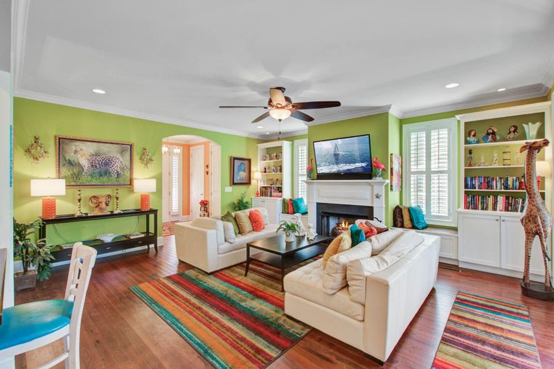 112 W Hudson Ave, Folly Beach, SC 29439