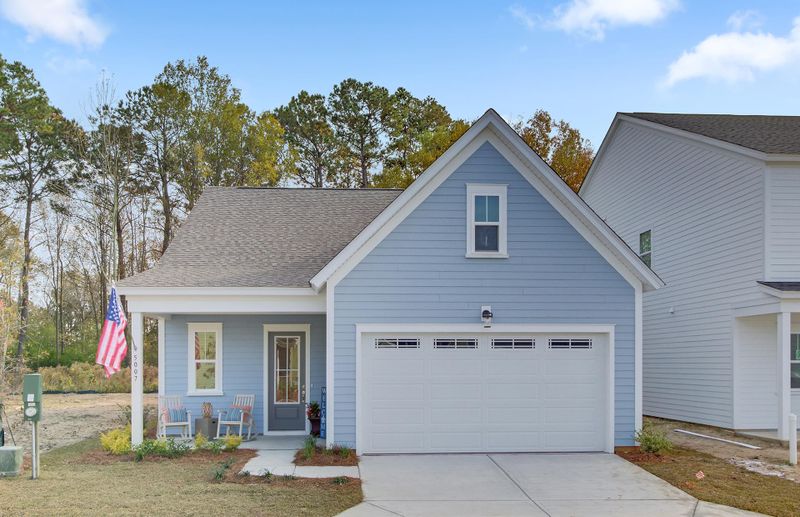 5007 Conestoga Dr, Hanahan, SC 29410
