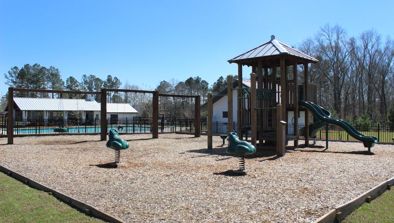 547 Wayton Cir, Moncks Corner, SC 29461