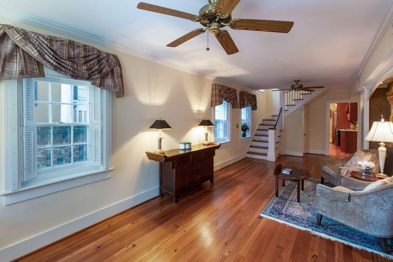 26 Wentworth St, Charleston, SC 29401