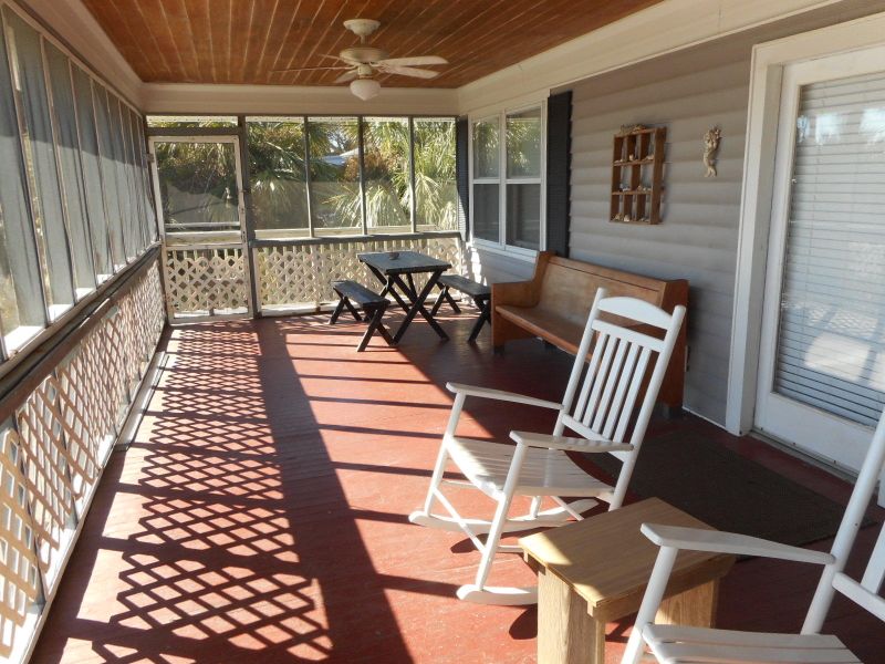 135 Palmetto Blvd, Edisto Beach, SC 29438