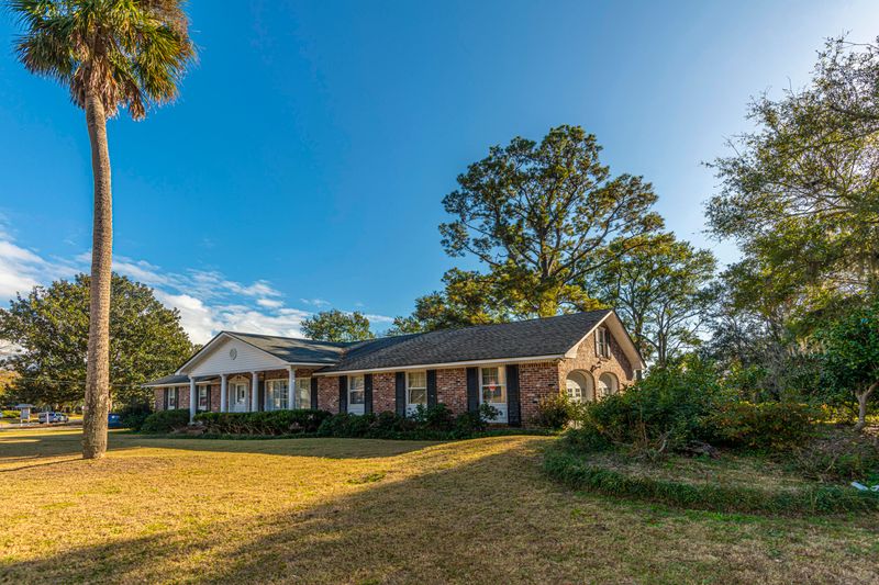 1089 Cottingham Dr, Mount Pleasant, SC 29464