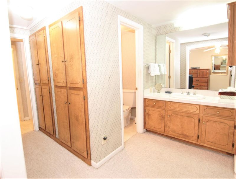 329 Lake Moultrie Dr, Bonneau, SC 29431