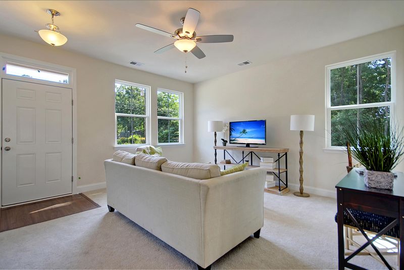 820 W 3rd N St, Summerville, SC 29483