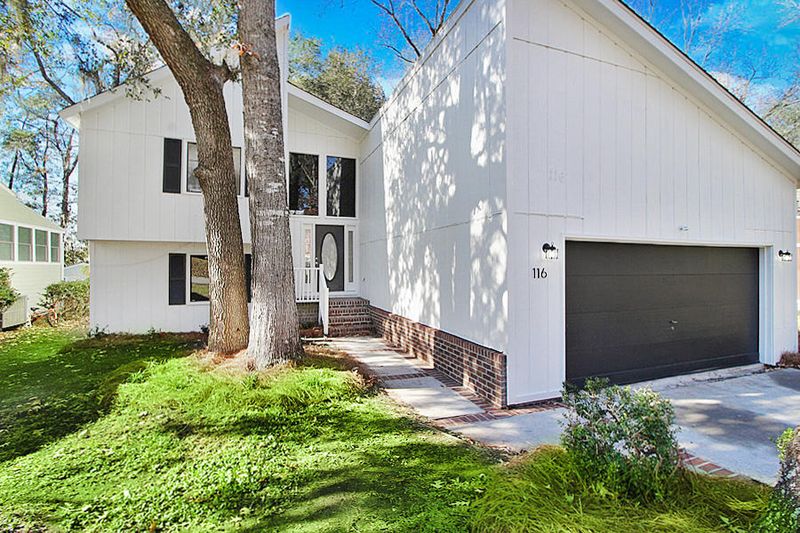 116 Lancer Dr, Summerville, SC 29485