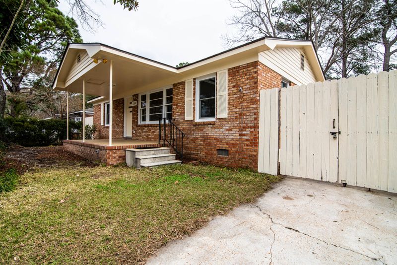 530 Amy Dr, Goose Creek, SC 29445