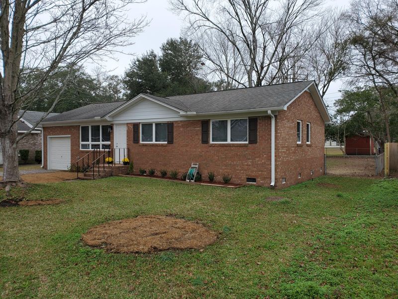 4230 Paramount Dr, North Charleston, SC 29405