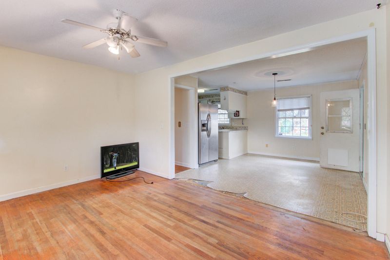 125 Azalea Rd, Goose Creek, SC 29445