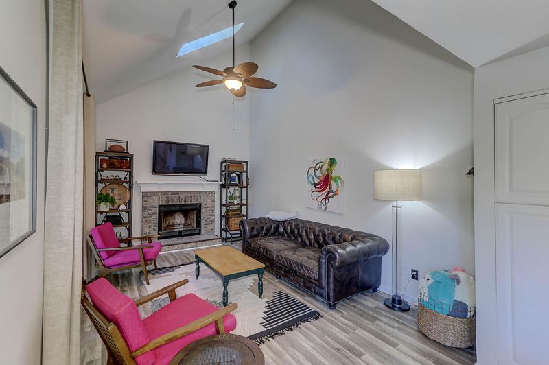 1930 Oak Tree Ln, Mount Pleasant, SC 29464