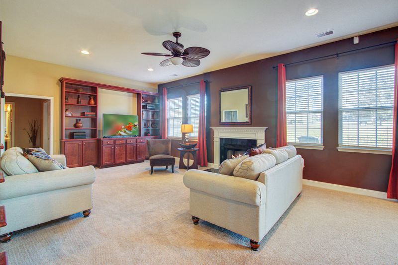 375 Lakewind Dr, Moncks Corner, SC 29461