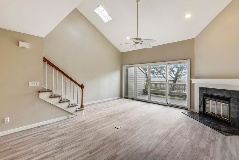 123 River Breeze Dr #34, Charleston, SC 29407