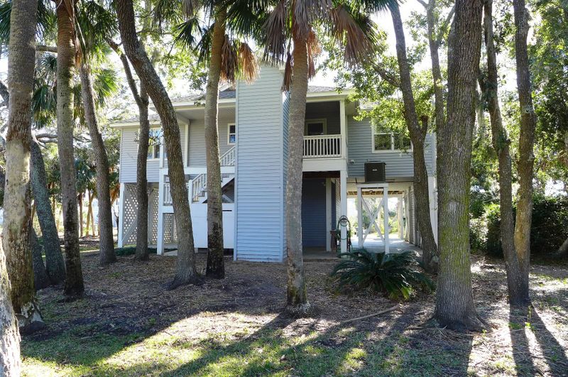 305 Sea View Ln, Edisto Beach, SC 29438
