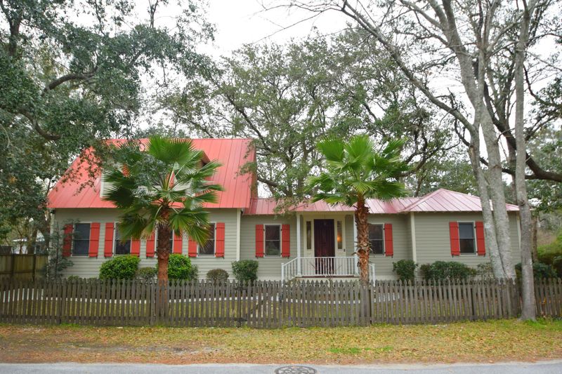 2132 Fort Pemberton Dr, Charleston, SC 29412
