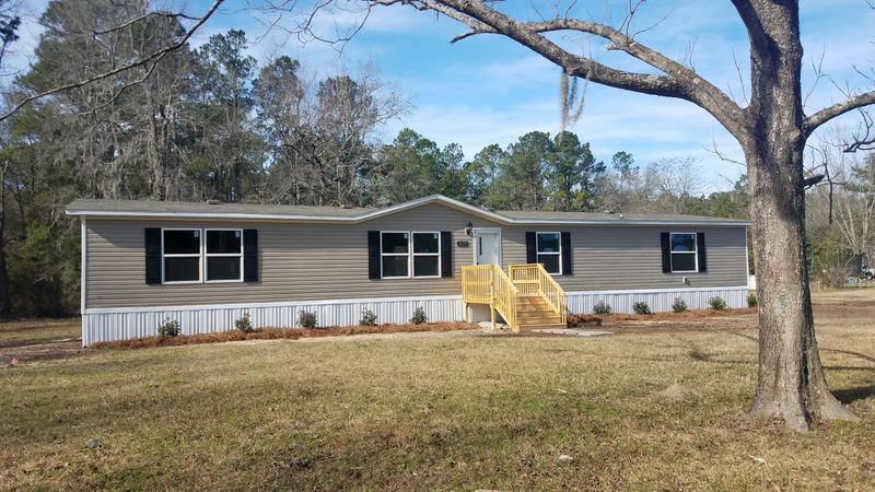 1221 Long Acre Dr, Bonneau, SC 29431