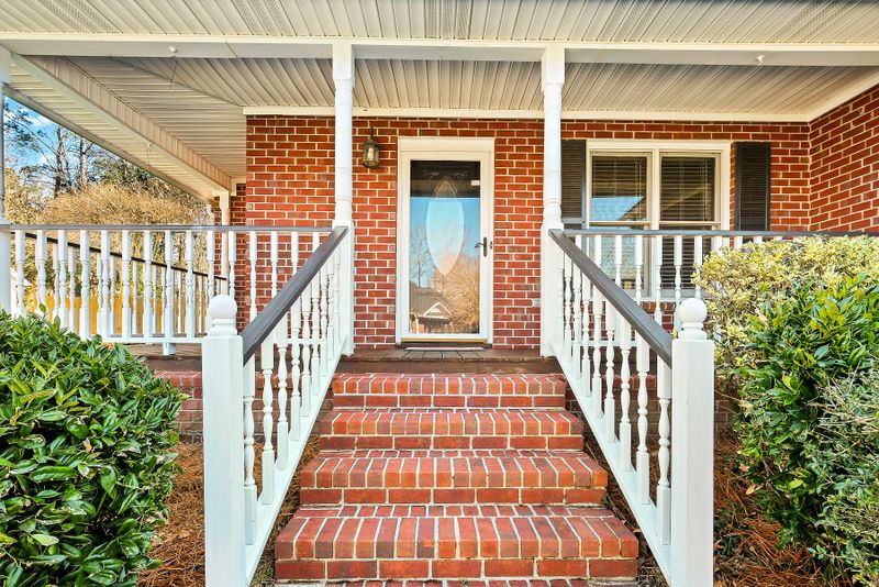 138 Winding Rock Rd, Goose Creek, SC 29445