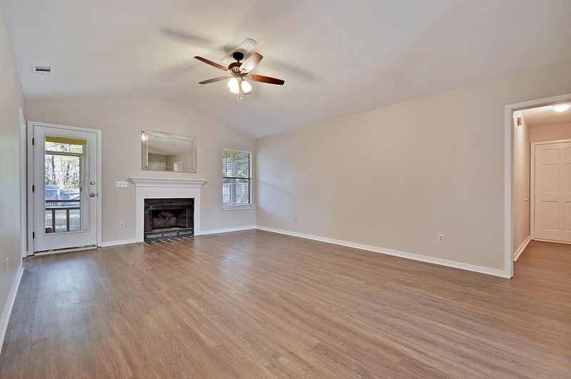1557 E East Crossing Ln, Mount Pleasant, SC 29466