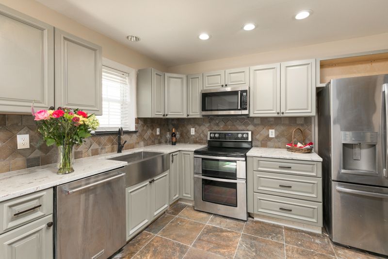 3332 Queensgate Way, Mount Pleasant, SC 29466