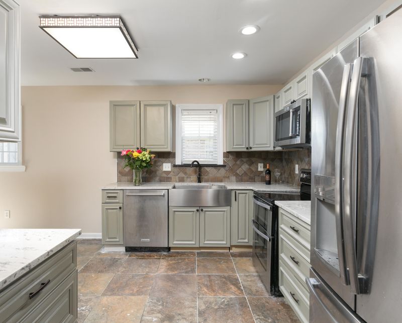 3332 Queensgate Way, Mount Pleasant, SC 29466