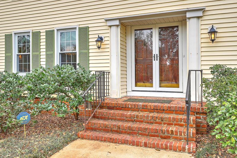 959 Harbortowne Rd, Charleston, SC 29412