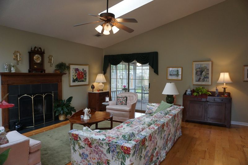 1269 Llewellyn Rd, Mount Pleasant, SC 29464