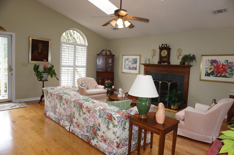 1269 Llewellyn Rd, Mount Pleasant, SC 29464