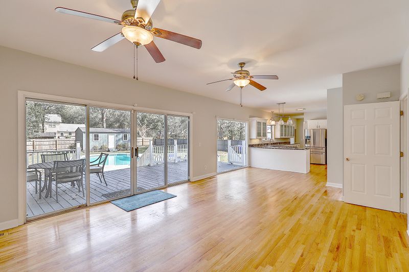 742 Knotty Pine Rd, Charleston, SC 29412