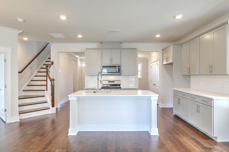 483 Spring Hollow Dr, Charleston, SC 29492