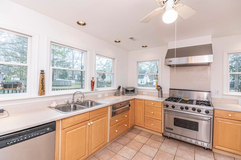 203 Essex Dr, Summerville, SC 29485