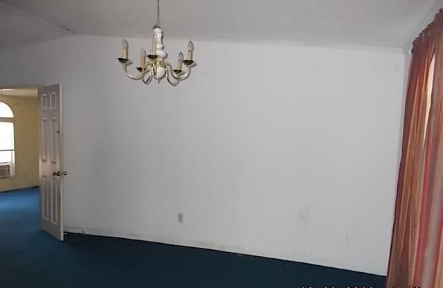 519 Crystal Shores Dr, Moncks Corner, SC 29461