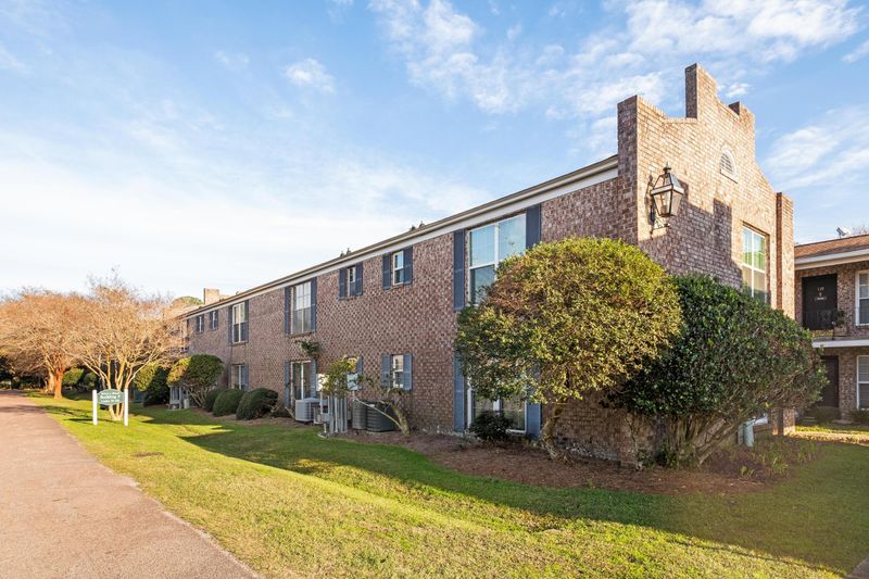 867 Colony Dr #F121, Charleston, SC 29407